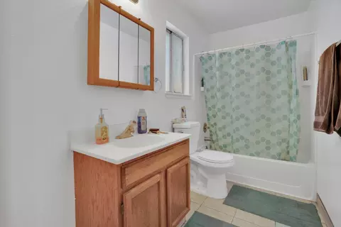 Bath - 405 J St, Modesto, CA 95351 photo 1 of 4