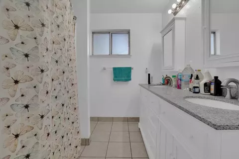 Bath - 405 J St, Modesto, CA 95351 photo 4 of 4