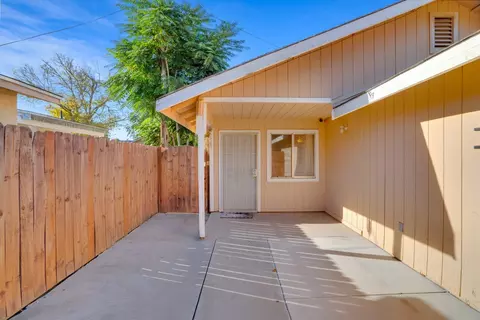 Exterior - 405 J St, Modesto, CA 95351 photo 2 of 6
