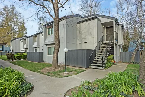 3591 Quail Lakes Dr #37, Stockton, CA 95207