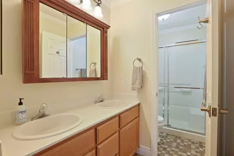 Bath - 1060 Rainier Ct, Tracy, CA 95376 photo 1 of 3