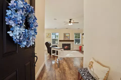 Entry Way - 1060 Rainier Ct, Tracy, CA 95376 photo 1 of 3