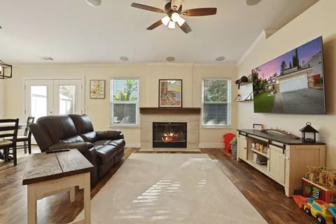 Living - 1060 Rainier Ct, Tracy, CA 95376 photo 2 of 2
