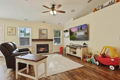 Living - 1060 Rainier Ct, Tracy, CA 95376 photo 1 of 2