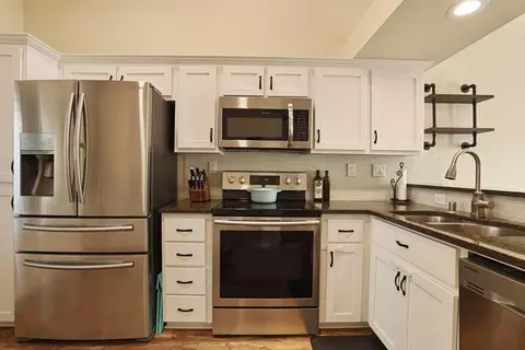Kitchen - 1060 Rainier Ct, Tracy, CA 95376 photo 2 of 5