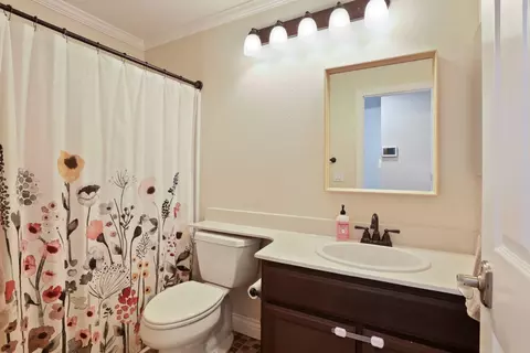 Bath - 1060 Rainier Ct, Tracy, CA 95376 photo 3 of 3