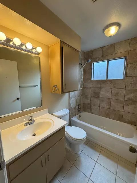 Bath - 3320 Ocotillo Way, Modesto, CA 95355 photo 2 of 2