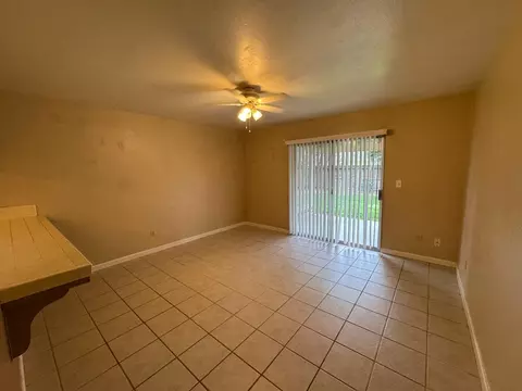 Living - 3320 Ocotillo Way, Modesto, CA 95355 photo 3 of 4