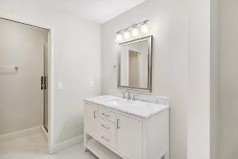 Bath - 6023 Via Casitas, Carmichael, CA 95608 photo 2 of 6