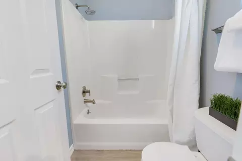 Bath - 2724 Concord Ave, Davis, CA 95618 photo 2 of 4