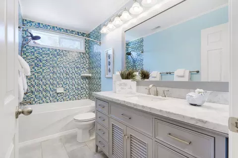Bath - 2724 Concord Ave, Davis, CA 95618 photo 4 of 4