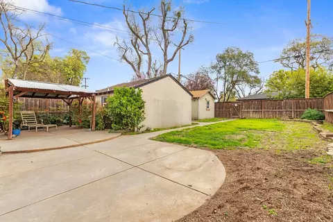 Exterior - 216 Rowland Ave, Modesto, CA 95354 photo 6 of 9