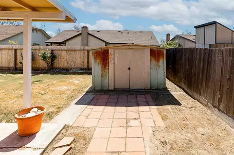 Exterior - 1424 Silverado Dr, Modesto, CA 95356 photo 5 of 7