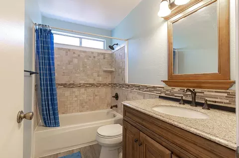 Bath - 1424 Silverado Dr, Modesto, CA 95356 photo 1 of 2