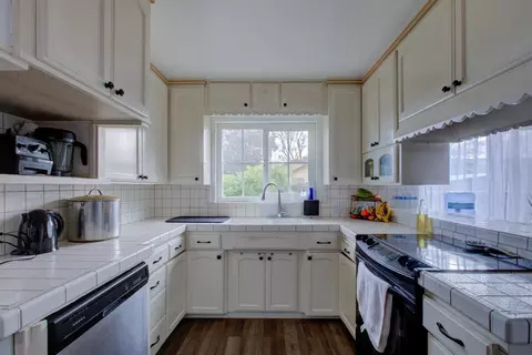 Kitchen - 1156 North Ave, Gustine, CA 95322 photo 2 of 4