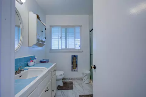 Bath - 1156 North Ave, Gustine, CA 95322 photo 2 of 4