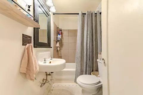 Bath - 522 Cowee, Gridley, CA 95948 photo 1 of 1