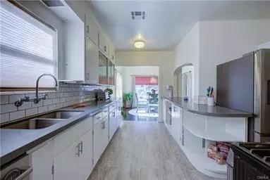 Entry Way - 255 W 22 St, Merced, CA 95340 photo 2 of 4