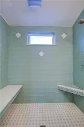 Bath - 255 W 22 St, Merced, CA 95340 photo 5 of 6