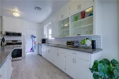 Kitchen - 255 W 22 St, Merced, CA 95340 photo 5 of 8