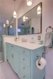 Bath - 255 W 22 St, Merced, CA 95340 photo 6 of 6