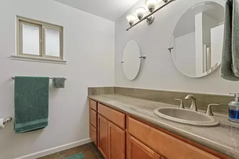 Bath - 767 Arbor Way, Manteca, CA 95336 photo 3 of 3