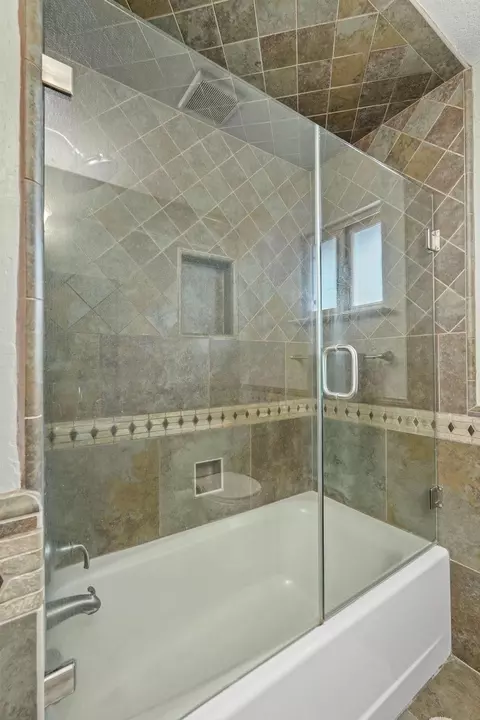 Bath - 767 Arbor Way, Manteca, CA 95336 photo 2 of 3