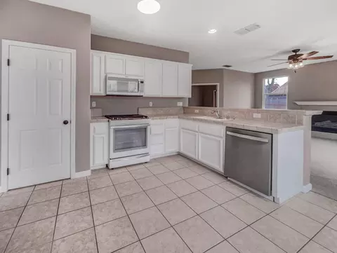 Kitchen - 616 Rose Ave, Wheatland, CA 95692 photo 1 of 1