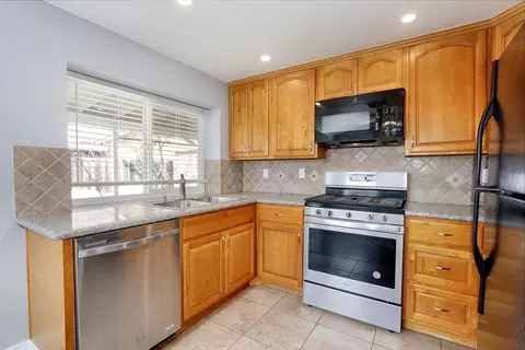 Kitchen - 5349 Vichy Cir, Antelope, CA 95843 photo 3 of 6