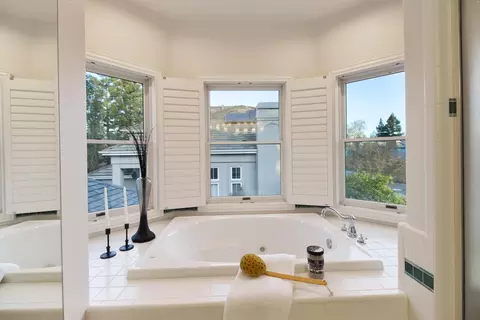Bath - 2145 Everglades Pl, Davis, CA 95616 photo 5 of 12