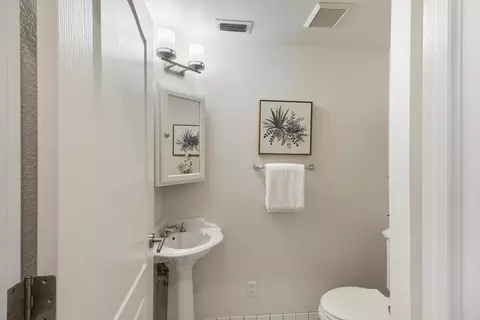 Bath - 2145 Everglades Pl, Davis, CA 95616 photo 12 of 12
