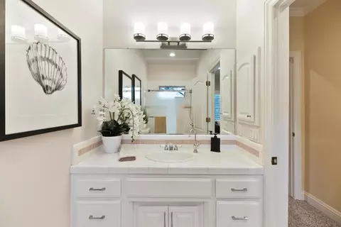 Bath - 2145 Everglades Pl, Davis, CA 95616 photo 7 of 12