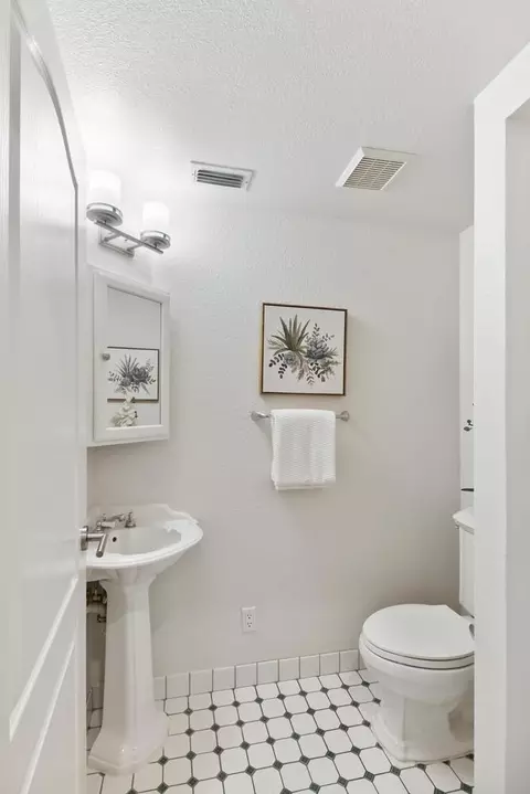 Bath - 2145 Everglades Pl, Davis, CA 95616 photo 1 of 12