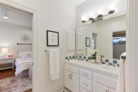 Bath - 2145 Everglades Pl, Davis, CA 95616 photo 11 of 12