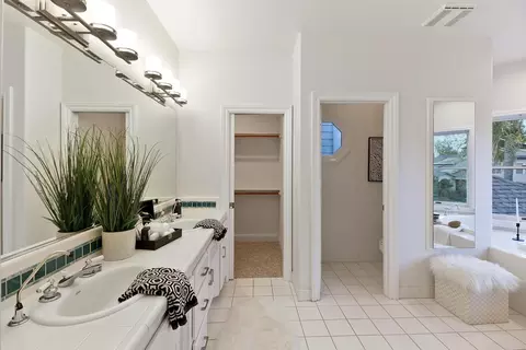 Bath - 2145 Everglades Pl, Davis, CA 95616 photo 2 of 12
