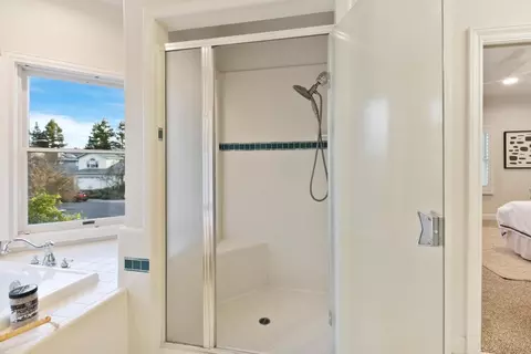 Bath - 2145 Everglades Pl, Davis, CA 95616 photo 6 of 12