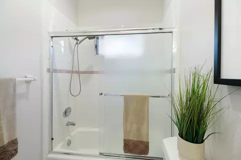 Bath - 2145 Everglades Pl, Davis, CA 95616 photo 8 of 12