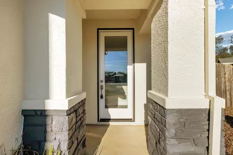 Entry Way - 495 Michelle Dr, Jackson, CA 95642 photo 1 of 3