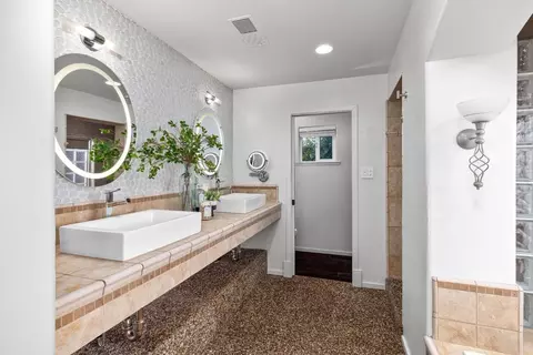 Bath - 1333 Sycamore Ave, Modesto, CA 95350 photo 1 of 5