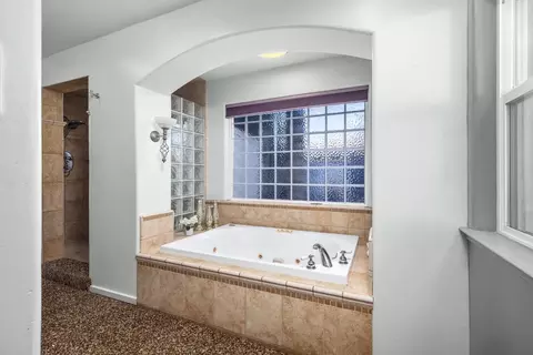 Bath - 1333 Sycamore Ave, Modesto, CA 95350 photo 2 of 5