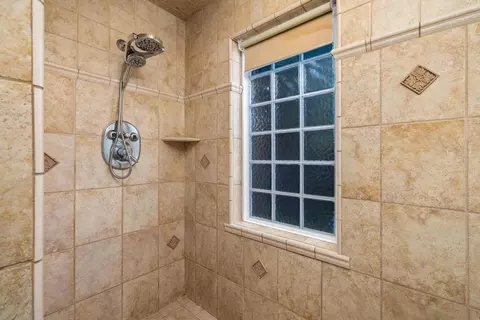 Bath - 1333 Sycamore Ave, Modesto, CA 95350 photo 3 of 5