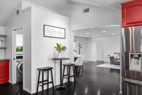 Entry Way - 1333 Sycamore Ave, Modesto, CA 95350 photo 2 of 3
