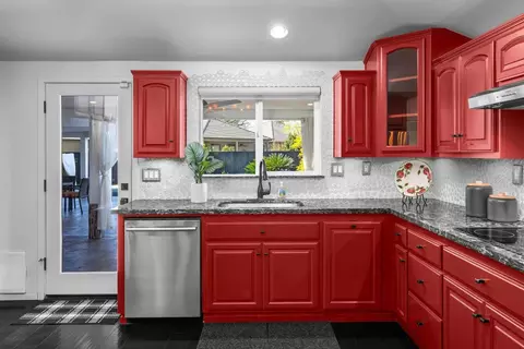 Kitchen - 1333 Sycamore Ave, Modesto, CA 95350 photo 2 of 3