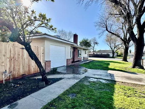 1404 Grape Ave, Modesto, CA 95350 photo 2