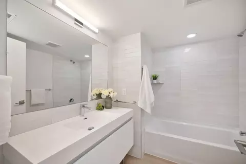 Bath - 219 Lindo Ln, Davis, CA 95616 photo 2 of 2