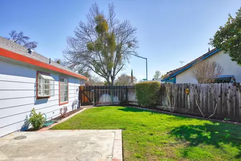 805 Edinburgh Dr, Modesto, CA 95350 photo 32