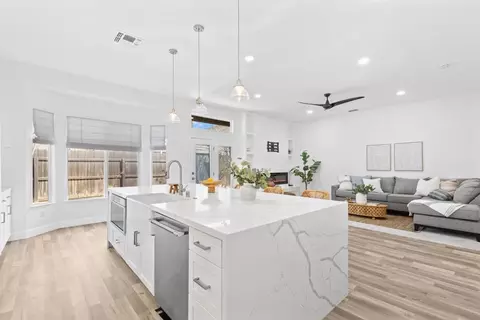 Kitchen - 5136 Whisper Oaks Ln, Carmichael, CA 95608 photo 4 of 4