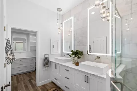 Bath - 5136 Whisper Oaks Ln, Carmichael, CA 95608 photo 6 of 8