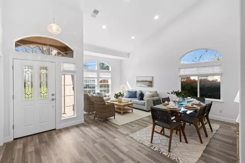 Entry Way - 5136 Whisper Oaks Ln, Carmichael, CA 95608 photo 2 of 5