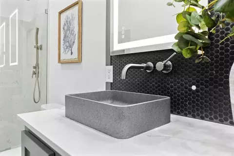Bath - 5136 Whisper Oaks Ln, Carmichael, CA 95608 photo 2 of 8
